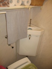 タンクレストイレのようなタンク付きトイレ タンクレストイレのようなタンク付きトイレ